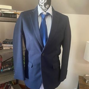 Boys 5 piece suit only worn once!